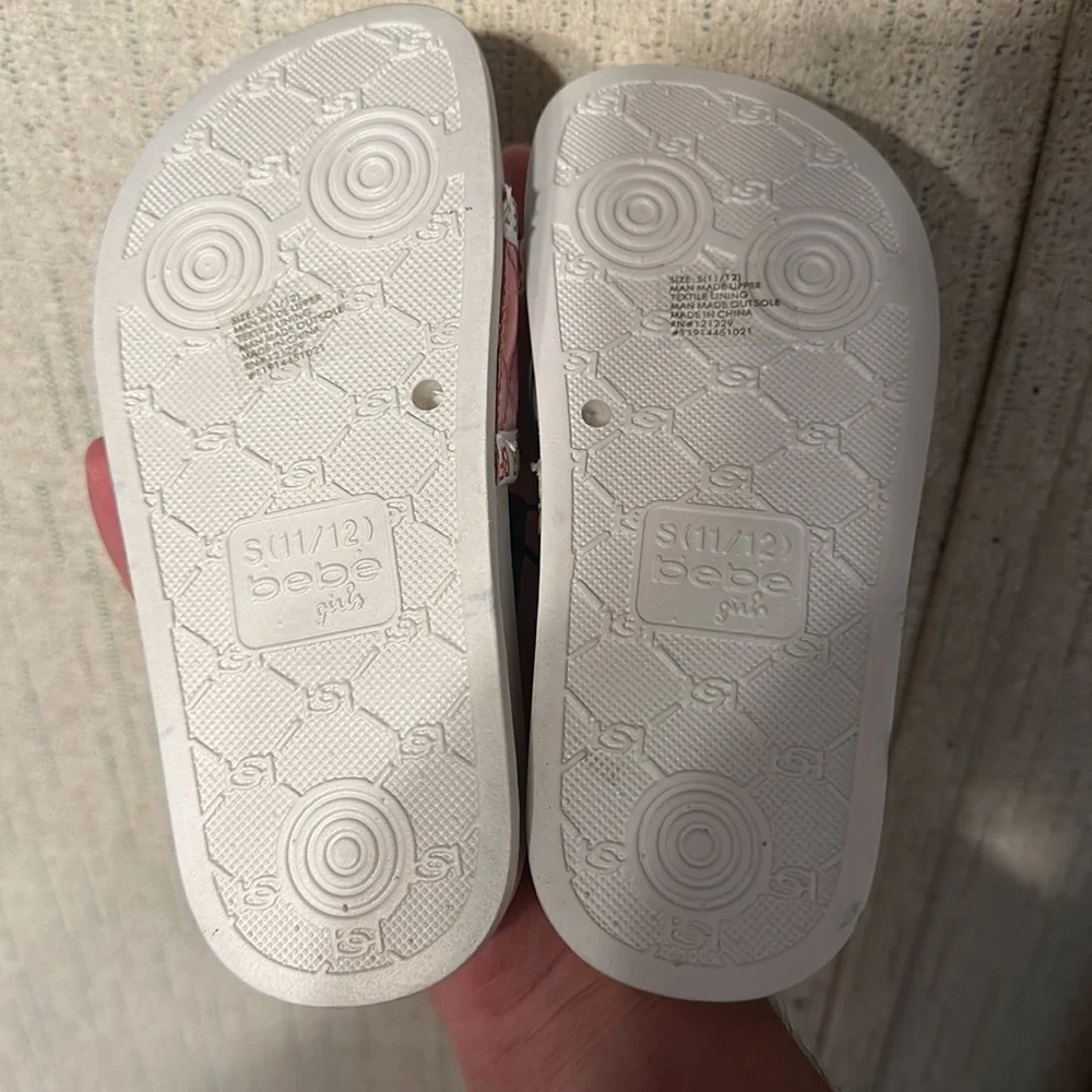 BEBE GIRLS QUILTED TIE DYE SLIDES/SANDALS: WHITE: NWT: SZ S (11/12)